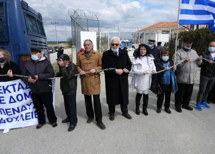ΑΚΚΕΛ: Αλυσοδεθήκαμε στο ΚΥΤ Φυλακίου Ορεστιάδας για την 25η Μαρτίου