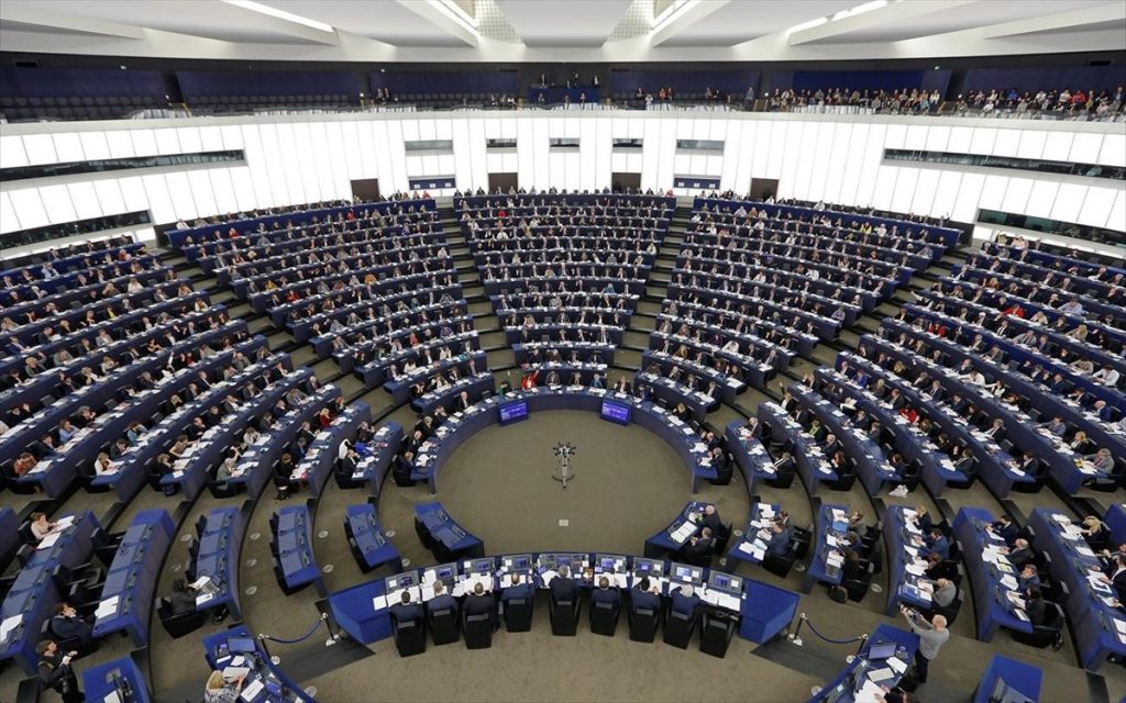 Με τη διαδικασία του κατεπείγοντος το πιστοποιητικό από την Ευρωβουλή – Δεν θέλουν ευρεία συζήτηση
