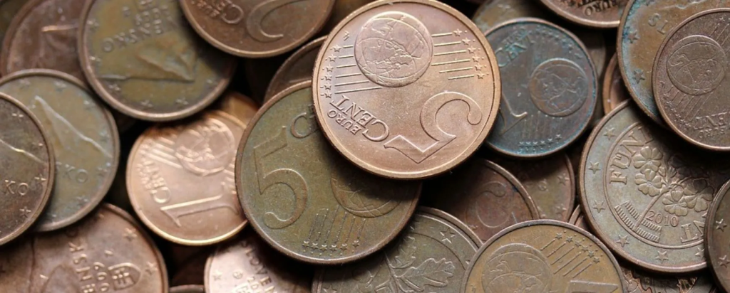 Εργοδότης έδωσε σε εργαζόμενο την αποζημίωση του σε 91.515 λαδωμένα νομίσματα του ενός σεντ (βίντεο)