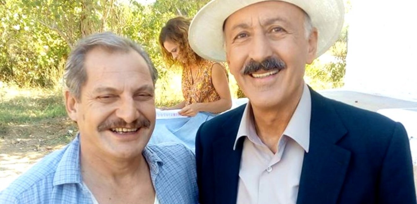 Σ.Ταχτσόγλου: «Κρεμάστηκα από το μπαλκόνι και έπεσα από τον τρίτο όροφο» (βίντεο)