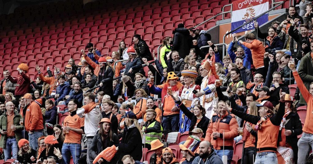 Οι Ολλανδοί επιστρέφουν στην «κανονικότητα»: 5.000 οπαδοί παρακολουθούν την Εθνική τους στο γήπεδο χωρίς μάσκες