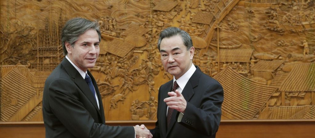 ΗΠΑ-Κίνα: «Κονταροχτυπιούνται» για τα  «σκήπτρα» της ισχυρότερης οικονομίας του πλανήτη