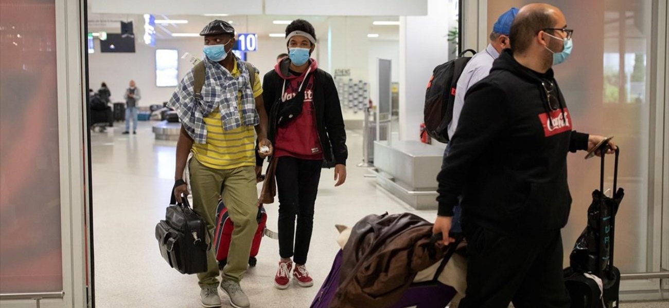 ΙΑΤΑ: «Για μεγάλο χρονικό διάστημα υποχρεωτική η χρήση μάσκας στα αεροπλάνα»