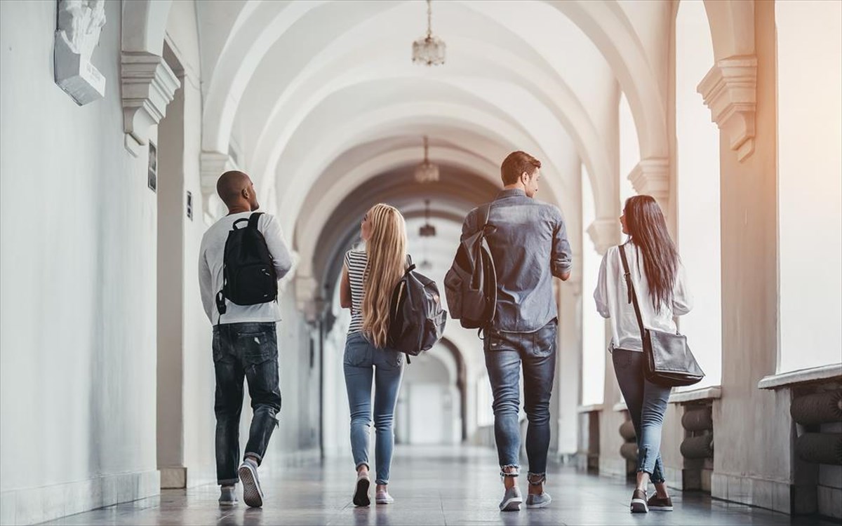 Βρετανία: Έρευνα για «κακοποιητικές συμπεριφορές» και «κουλτούρα βιασμού» σε πάνω από 100 εκπαιδευτικά ιδρύματα