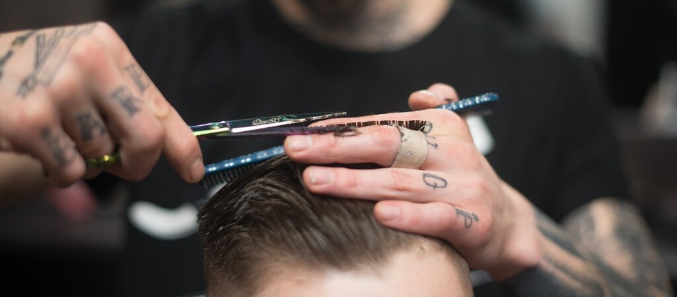 Αυτός είναι ο μεγαλύτερος εχθρός των μαλλιών σας – Τι να προσέξετε;