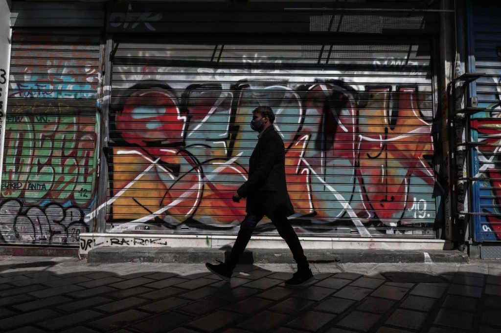 Όσα εξετάζονται για την επιστροφή στην «κανονικότητα» – Πότε καταργούνται τα SMS & τι θα γίνει με σχολεία & λιανεμπόριο