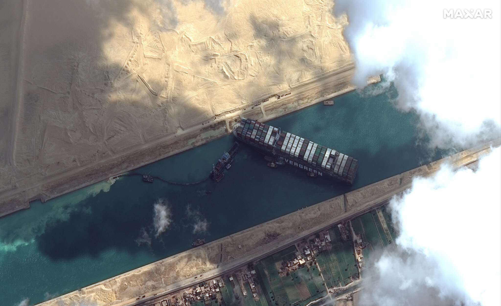 Αποκαταστάθηκε η κυκλοφορία των πλοίων στη Διώρυγα του Σουέζ