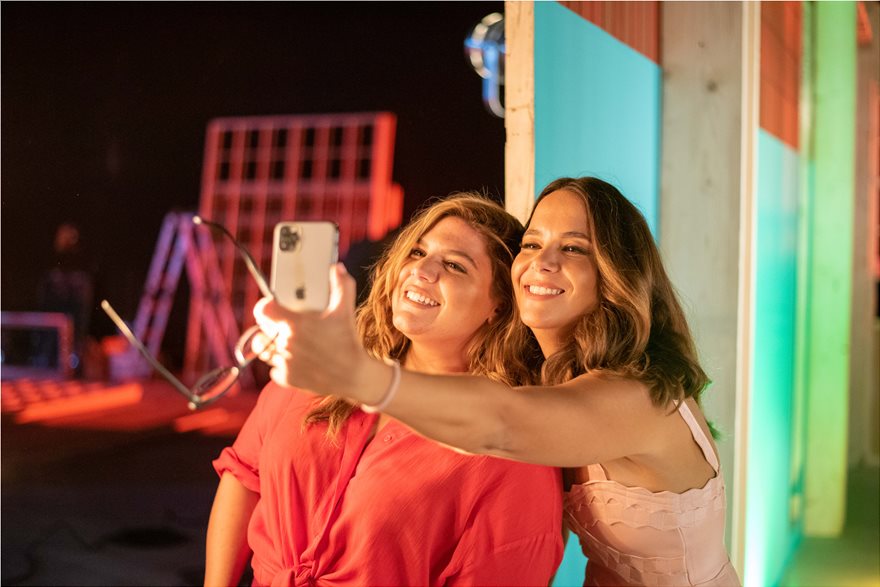 To οn air ατύχυμα στο «Πάμε Δανάη» – Σωριάστηκε στο πάτωμα η Ελιάνα Χρυσικοπούλου (βίντεο)