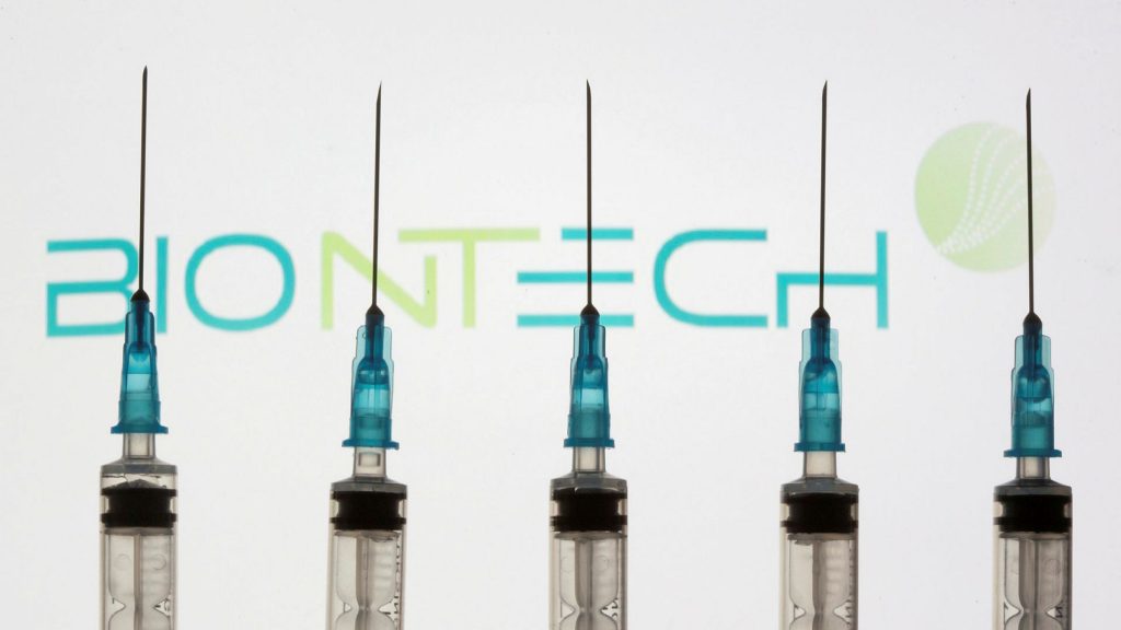 BioNTech-Pfizer: Φιλοδοξούν να παράγουν 2,5 δισ. δόσεις του εμβολίου κατά του κορωνοϊού