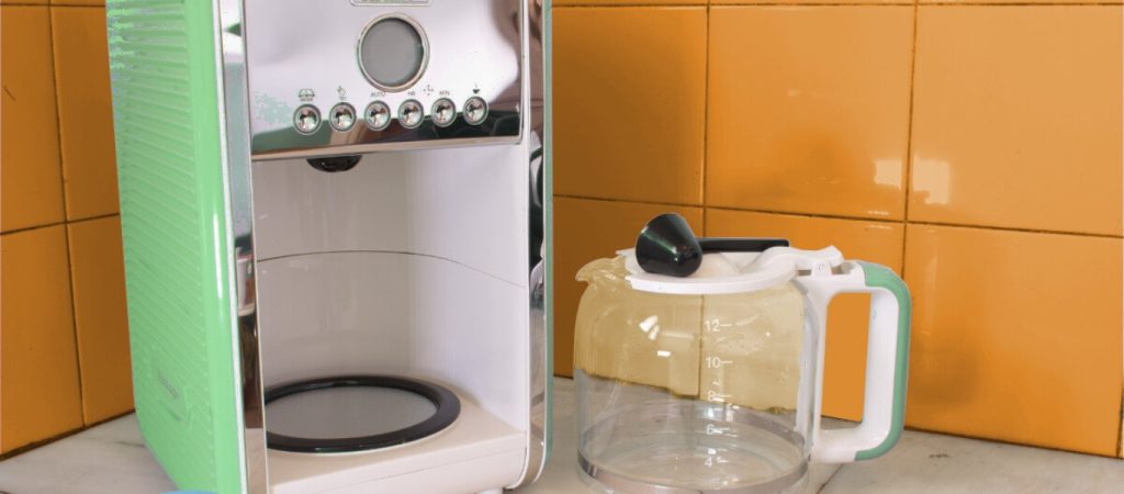 Το πανεύκολο κόλπο για να καθαρίσετε την καφετιέρα σας από άλατα και υπολείμματα