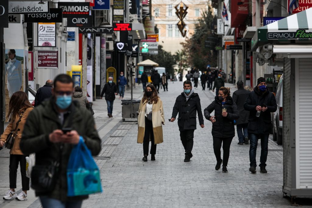 Λοιμωξιολόγοι: Εισηγούνται άνοιγμα στο λιανεμπόριο με κανόνες
