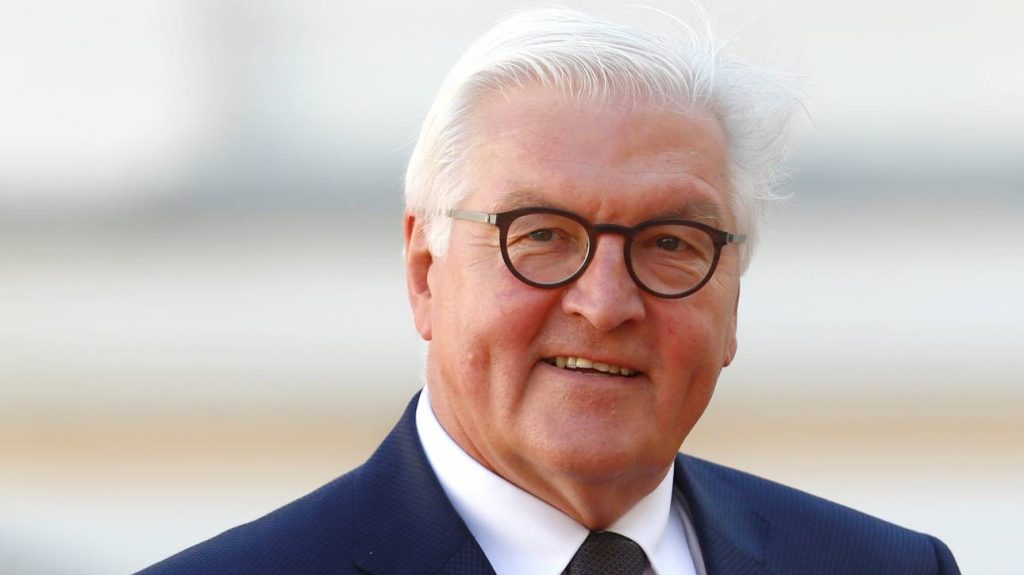 Ο πρόεδρος της Γερμανίας Φρανκ-Βάλτερ Σταϊνμάιερ έλαβε την πρώτη δόση του εμβολίου της AstraZeneca