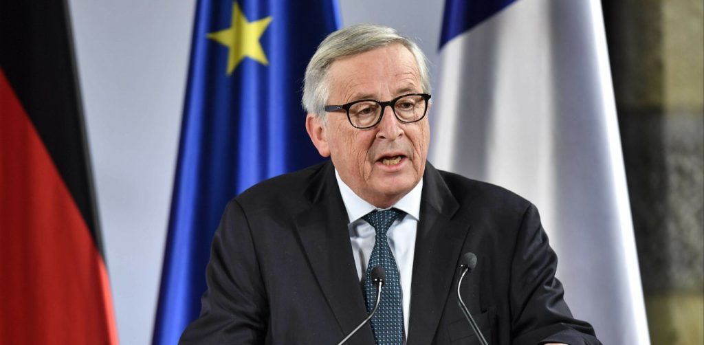 Ζαν Κλοντ Γιούνκερ προς Ούρσουλα Φον Ντερ Λάιεν: «Βλακώδης ο ”πόλεμος εμβολίων”»