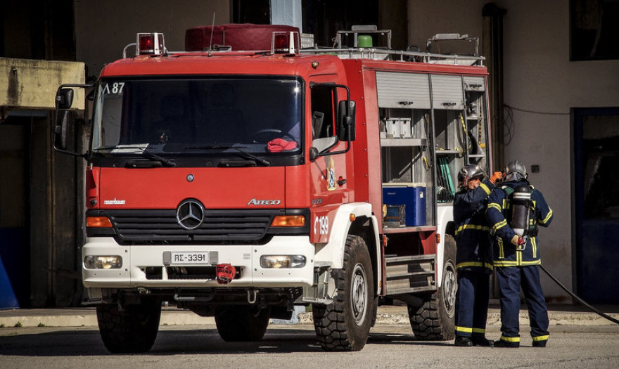 Θεσσαλονίκη: Πυρκαγιά σε σταθμευμένο φορτηγάκι στις Συκιές