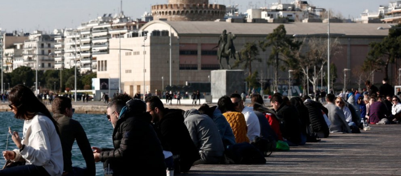 Αγανάκτησαν οι Θεσσαλονικείς κλεισμένοι σπίτι – Τους κυνηγούν κυβερνητικές δυνάμεις (βίντεο)