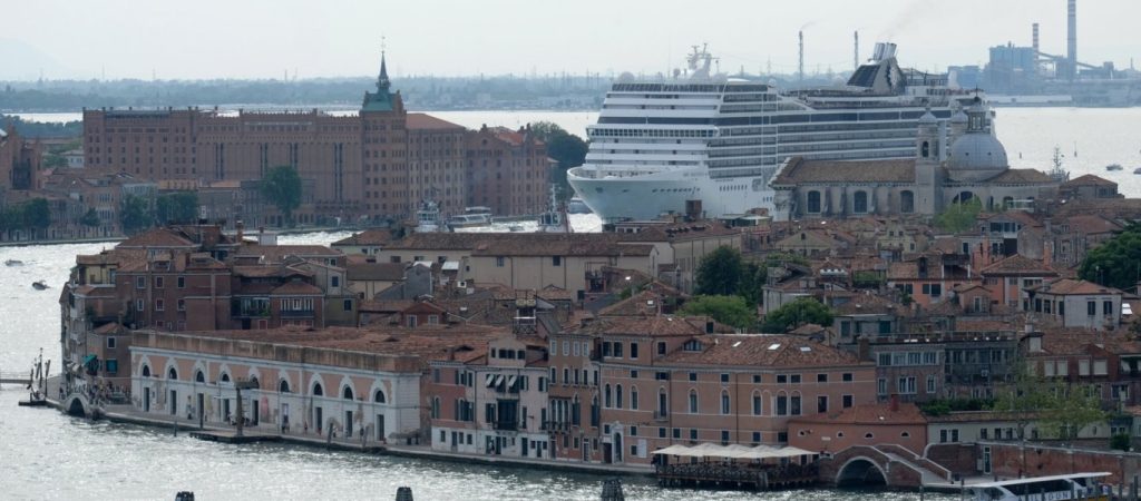 Βενετία:  «Πράσινο φως» για την απαγόρευση των κρουαζιερόπλοιων στο κέντρο της πόλης