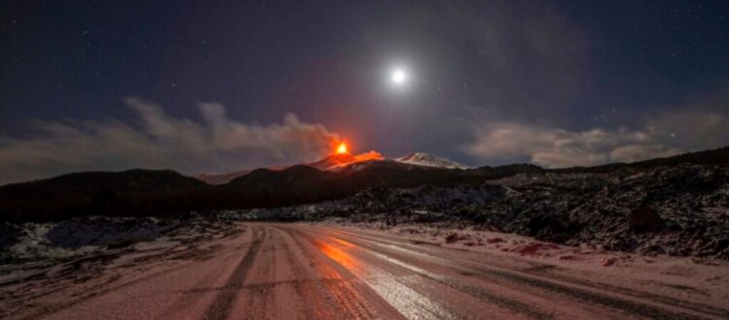 Σε πλήρη ενεργητικότητα το ηφαίστειο της Αίτνας – Νέα έκρηξη (βίντεο)