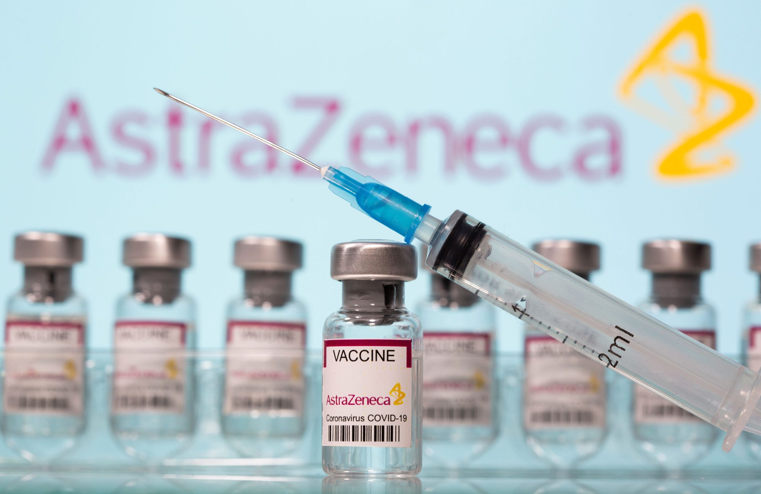 Ολλανδία: «Παγώνει» τη χρήση του εμβολίου της AstraZeneca στους κάτω των 60