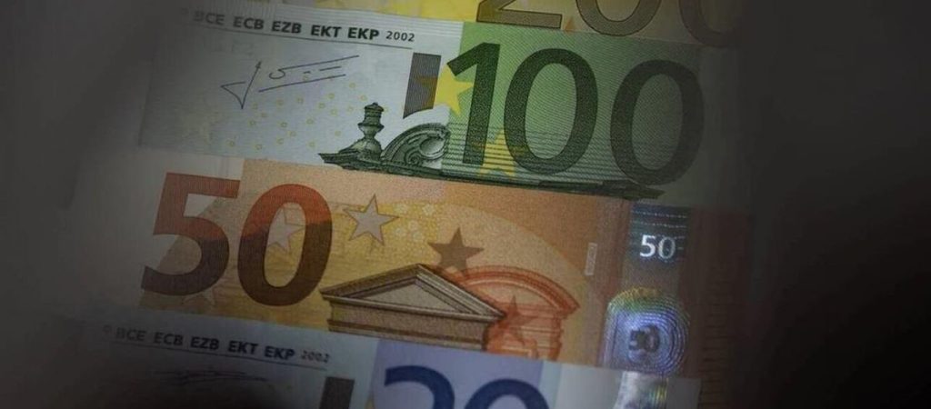 Αλλαγές στο επίδομα των 400 ευρώ: Δείτε ποιοι είναι οι νέοι δικαιούχοι