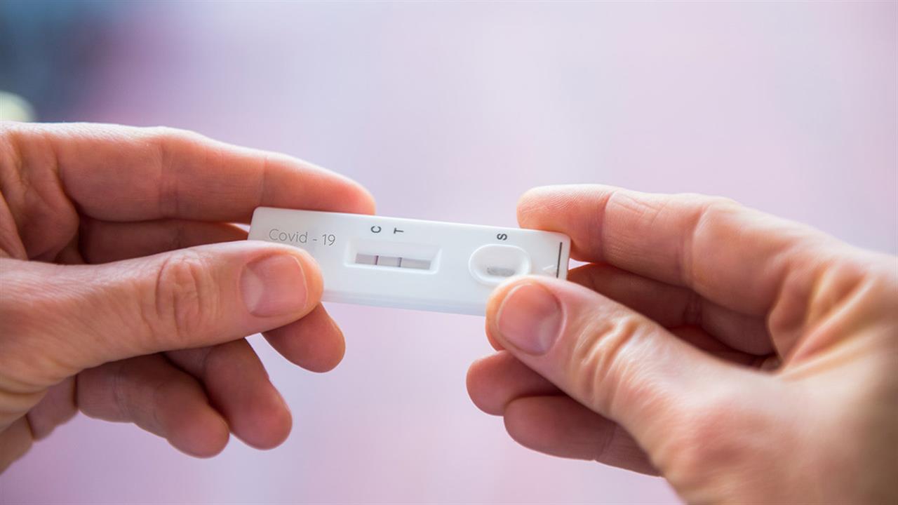 Self test: Από την ερχόμενη Τετάρτη ο εφοδιασμός στα φαρμακεία – Προτεραιότητα σε μαθητές Λυκείου και εκπαιδευτικούς