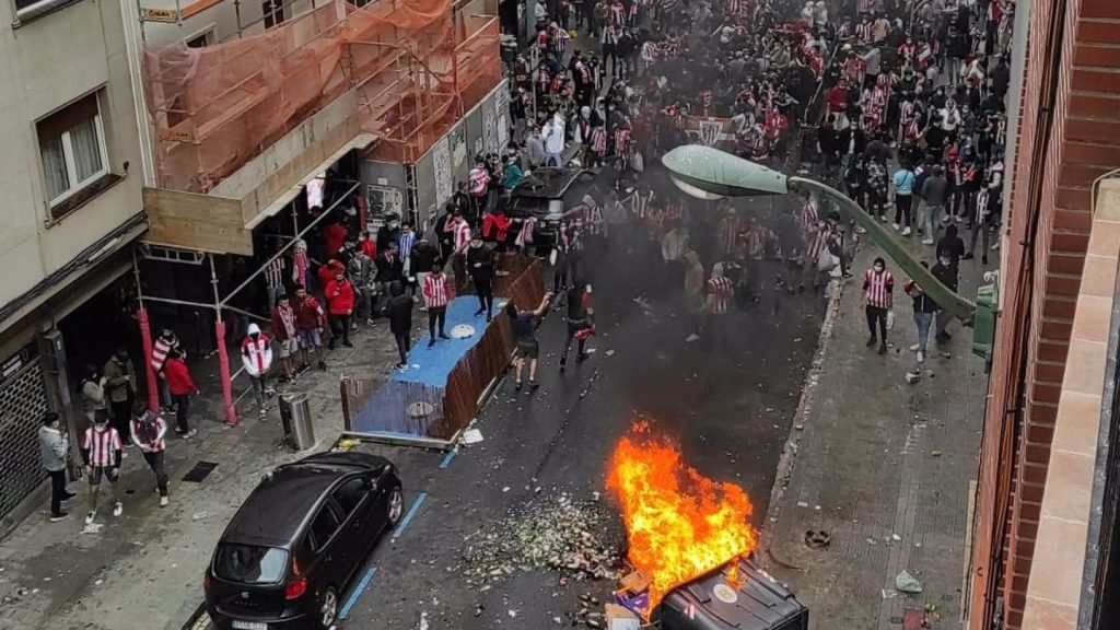 Πεδίο μάχης το Μπιλμπάο: Επεισόδια ανάμεσα σε οπαδούς της Αθλέτικ και αστυνομικούς (φώτο)