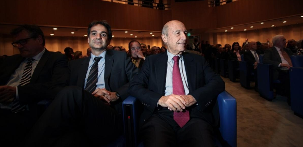 Ο Κ.Σημίτης στο πλευρό Κ.Μητσοτάκη επιτίθεται σε Κ.Καραμανλή: «Έκανε δική του εξ. πολιτική & δεν τα βρήκε με Τουρκία»