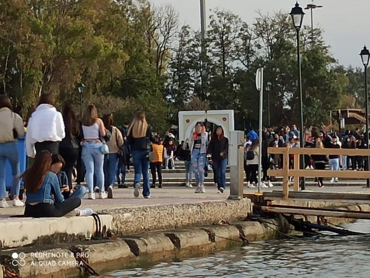 Εικόνες κανονικότητας: Στους δρόμους οι Πατρινοί – Απόλαυσαν την καλοκαιρία και αγνόησαν κυβέρνηση και λοιμωξιολόγους