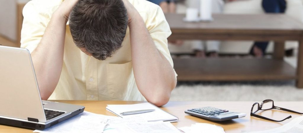 «Ξεχασμένοι» οι δανειολήπτες από την κυβέρνηση: Έληξε η αναστολή και τους ψάχνουν οι τράπεζες!