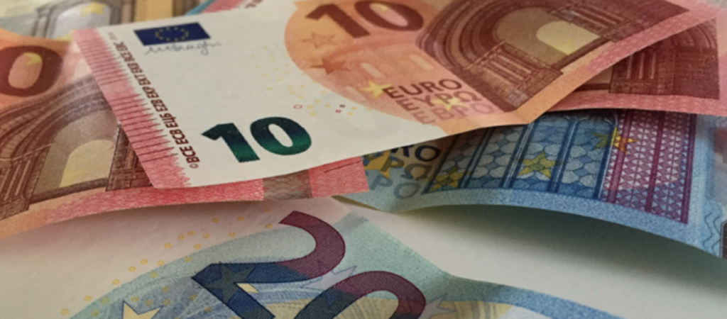 Αναλυτικά οι ημερομηνίες για τα επιδόματα και τις υποχρεώσεις των φορολογούμενων (βίντεο)