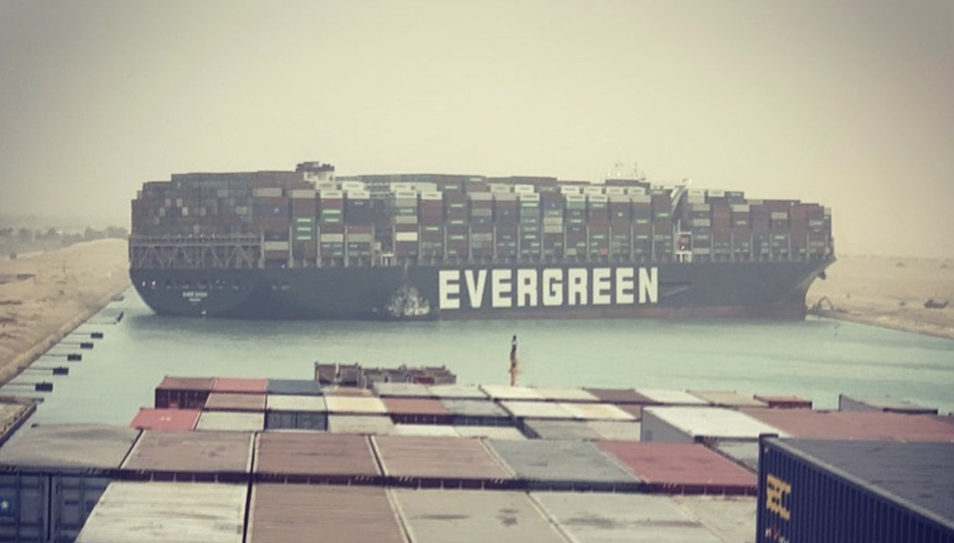 Ever Given: Από τη Διώρυγα του Σουέζ στο… λιμάνι του Πειραιά και τον Φλοίσβο (φώτο)