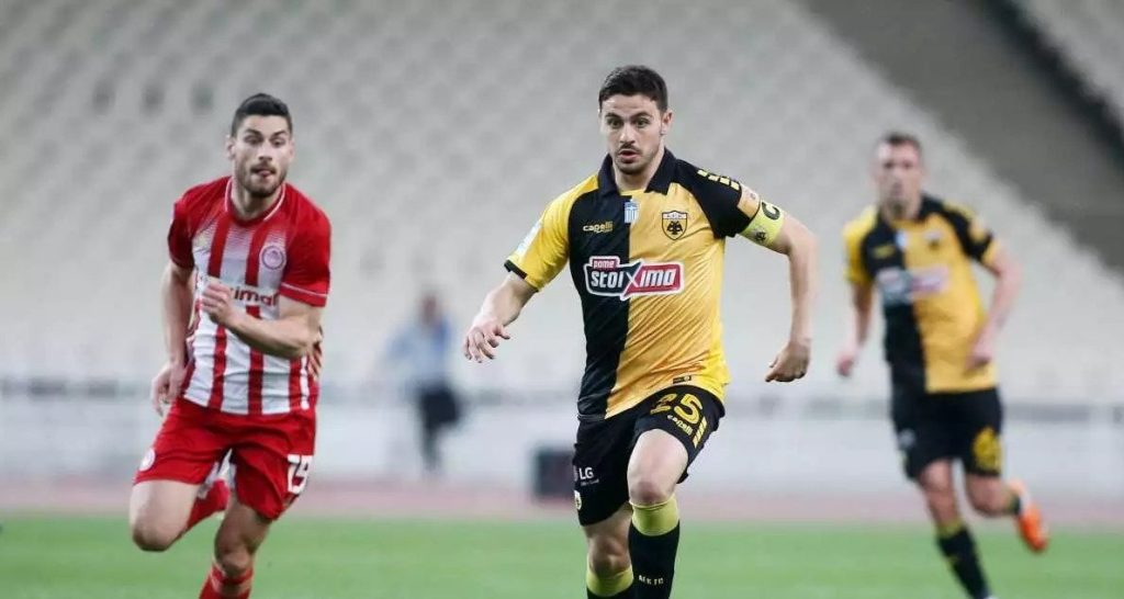 Σαν κυνηγημένοι αποχώρησαν οι παίχτες της ΑΕΚ με τα αυτοκίνητά τους και όχι από την κεντρική πύλη του ΟΑΚΑ