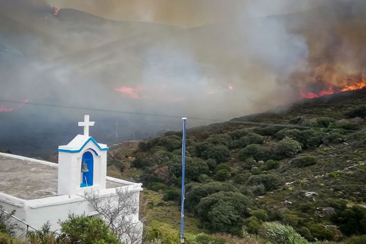 Άνδρος: Πρόεδρος κοινότητας είχε απειλήσει ότι «θα βάλει φωτιά στο νησί»