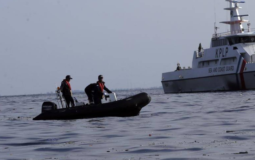 Ινδονησία: Αγνοούνται 17 μέλη του πληρώματος αλιευτικού που συγκρούστηκε με φορτηγό πλοίο και ναυάγησε