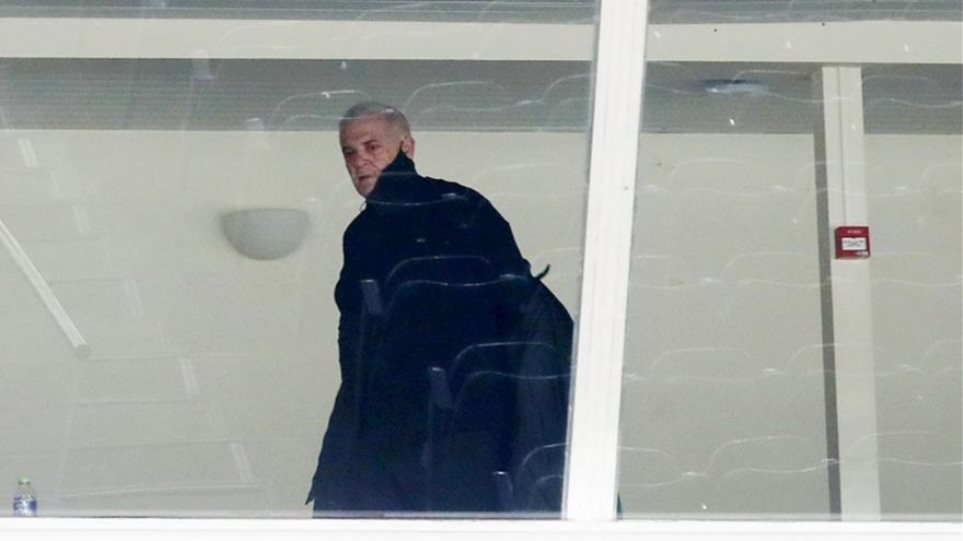 ΑΕΚ-Ολυμπιακός: Αποχώρησε στο ημίχρονο ο Μελισσανίδης