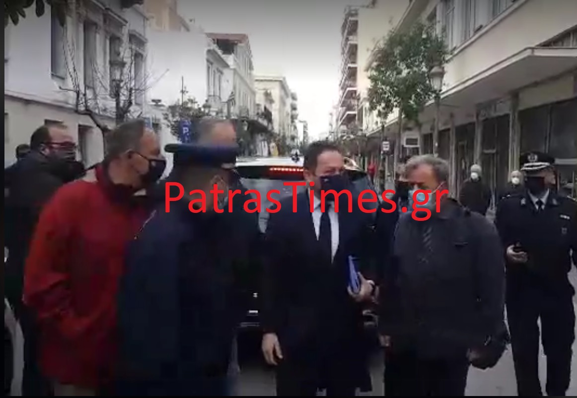 Αποδοκιμασίες κατά του κυβερνητικού κλιμακίου την Πάτρα: Καφέδες και βρισίδι για την καταστροφή της πόλης (φωτό-βίντεο)