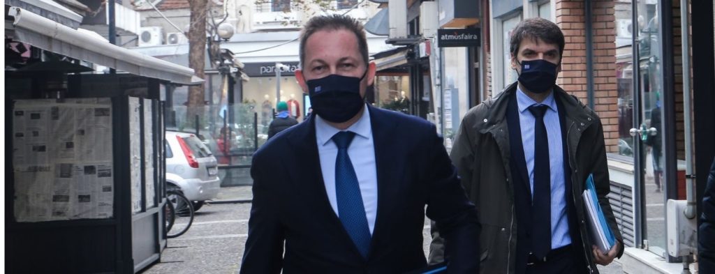 Δια «πυρός και σιδήρου» ο Σ.Πέτσας στην Πάτρα – Συνεχίστηκαν τα γιουχαρίσματα στην Αχαϊκή πρωτεύουσα