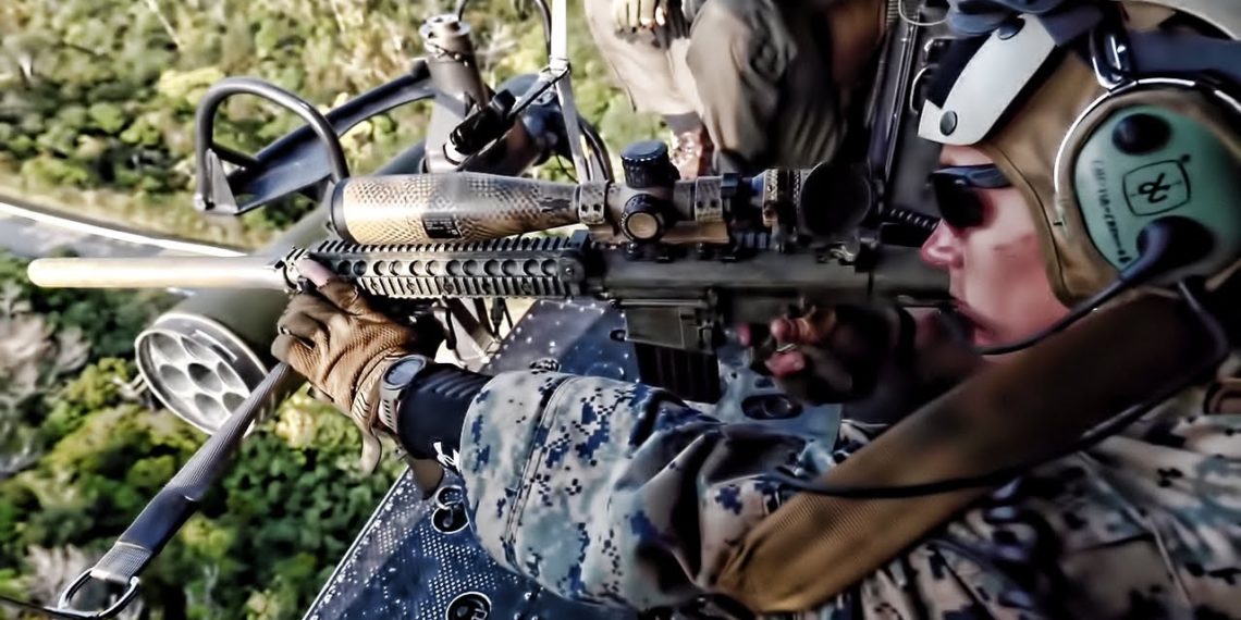 Βολές ελεύθερου σκοπευτή από ελικόπτερο – «Θάνατος από ψηλά» (βίντεο)