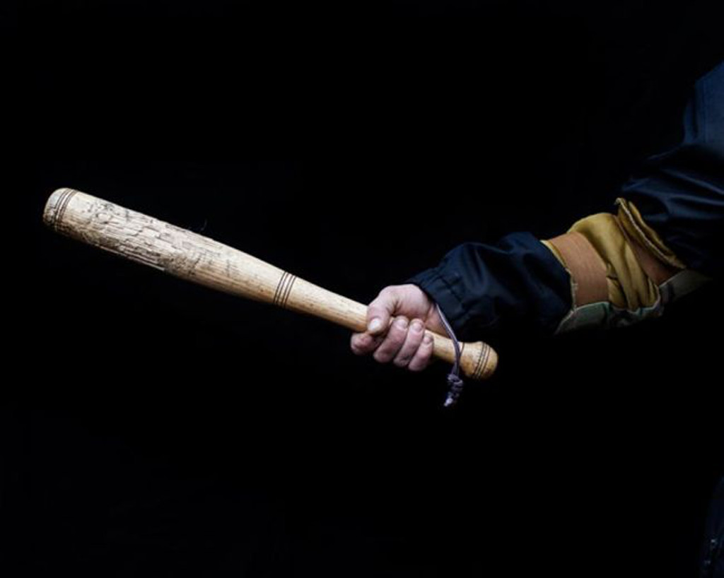 Τρόμος για 72χρονο στα Καλύβια: Άγνωστοι τον ξυλοκόπησαν με ρόπαλα & άρπαξαν 500 ευρώ