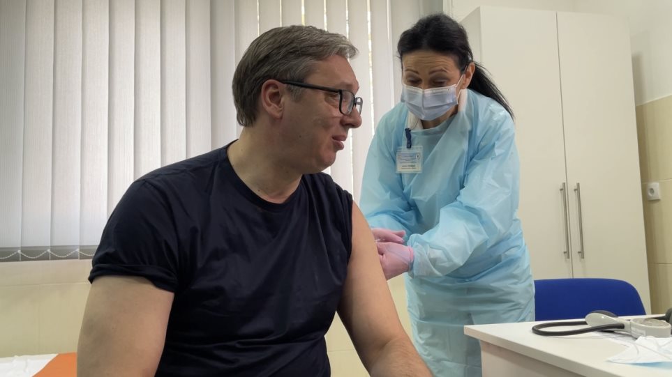 Σερβία: Ο πρόεδρος Α.Βούτσιτς εμβολιάστηκε με το κινεζικό σκεύασμα της Sinopharm