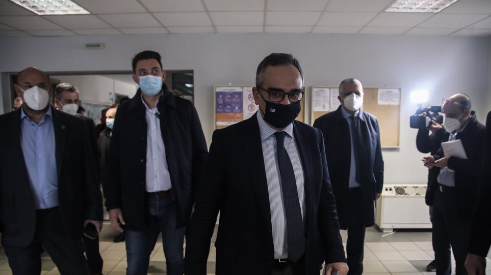 Τώρα τα «ρίχνουν» στην ΕΜΑ – Β.Κοντοζαμάνης: «Ότι μας πουν από την ΕΕ κάνουμε για το AstraZeneca»