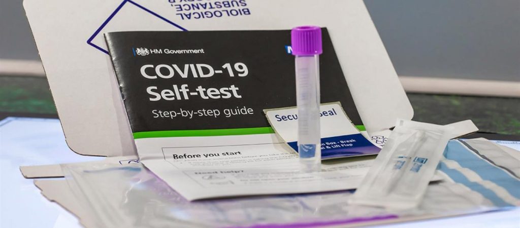 «Μύλος» με τις συσκευασίες των self test: Ο Α.Γεωργιάδης διέψευσε… το υπουργείο Υγείας