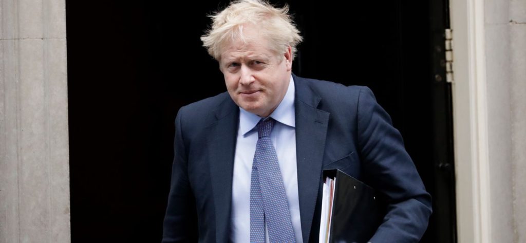 Ο Μ.Τζόνσον στηρίζει το εμβόλιο της AstraZeneca: «Αποτελεσματικό το σκεύασμα – Έχει σώσει εκατομμύρια ζωές»