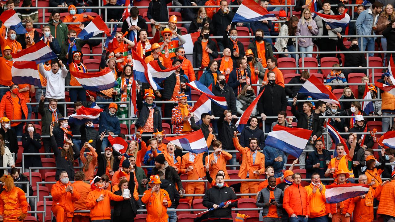 Τα κοινωνικά πειράματα και η επιστροφή στην «κανονικότητα»… για κάποιους: Επιστρέφουν στα γήπεδα οι Ευρωπαίοι