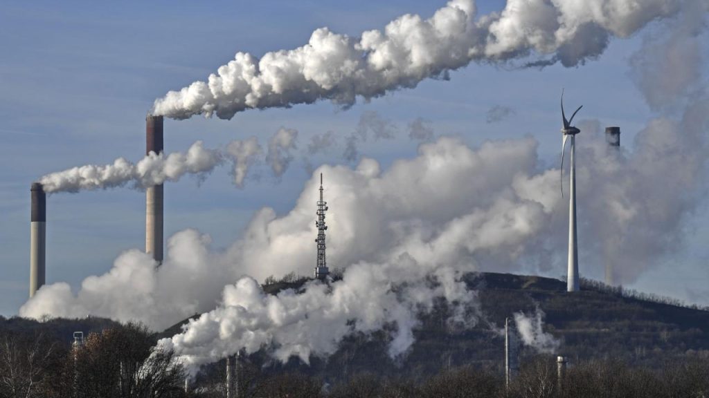 Ο πλανήτης «ασφυκτιά»: Ιστορικό ρεκόρ για το διοξείδιο του άνθρακα στην ατμόσφαιρα