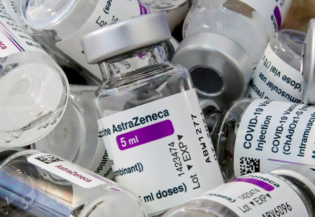 Εμβόλιο AstraZeneca: Συνεδριάζει αύριο η επιτροπή