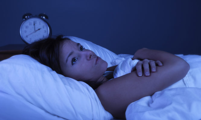 Ξυπνάτε μέσα στη νύχτα; – Επτά τρόποι για να κοιμηθείτε «σαν πουλάκια»
