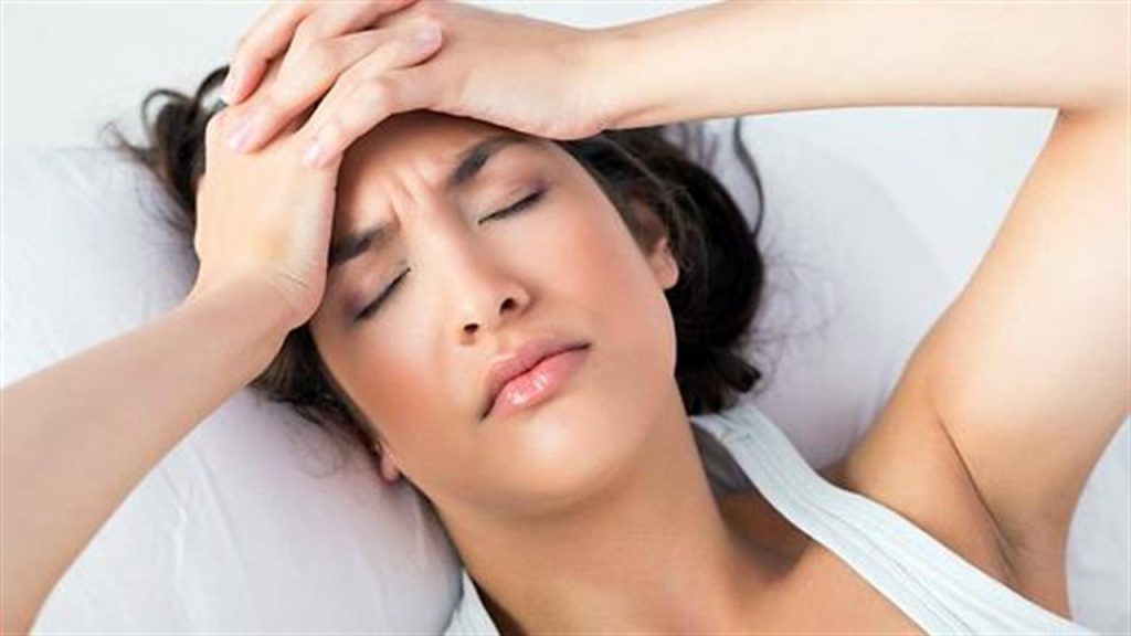 Νέα έρευνα: Δείτε πως θα αντιμετωπίσετε την ημικρανία με yoga & διαλογισμό