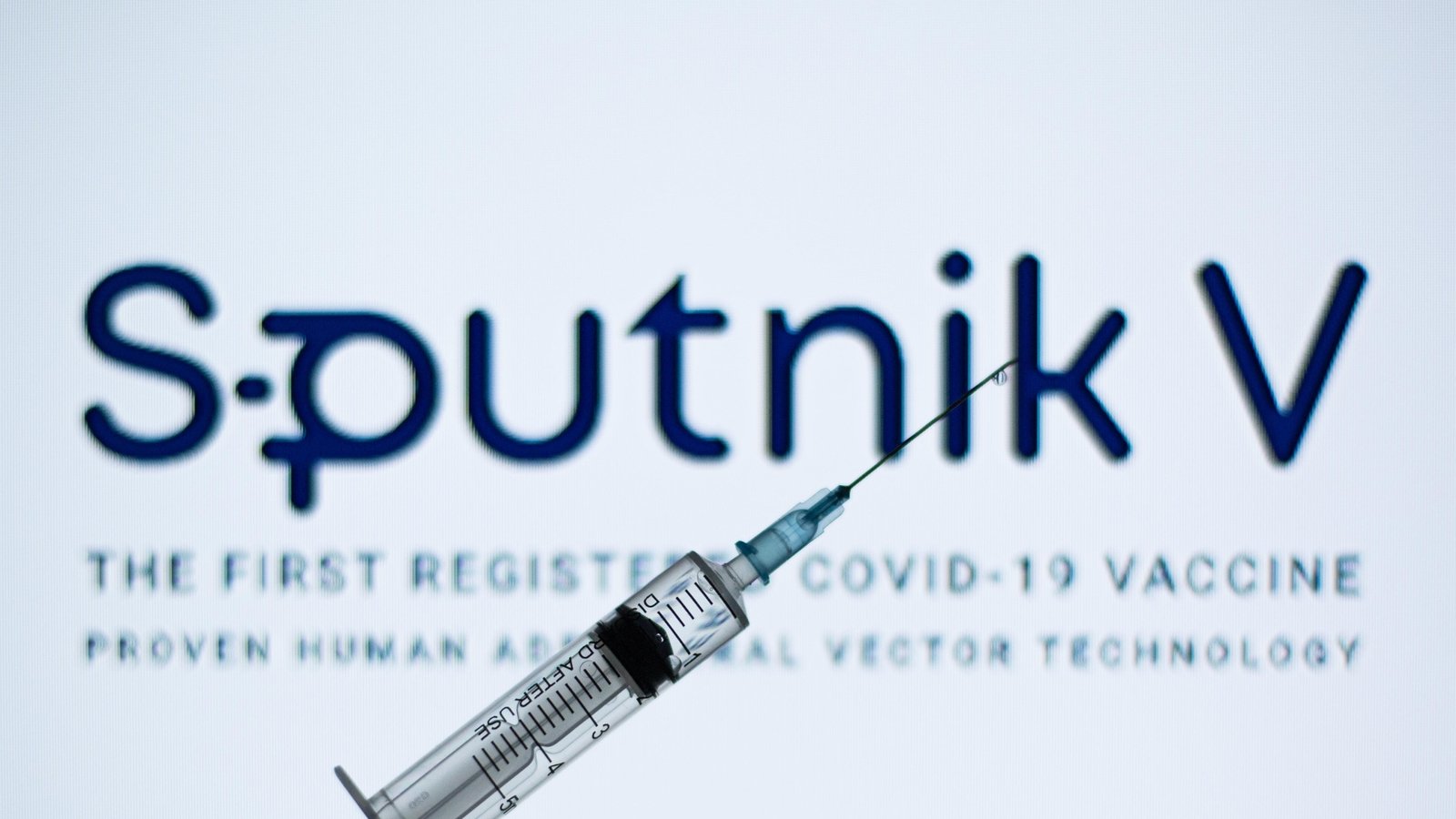 Sputnik V: Eιδικοί από τη Βραζιλία θα μελετήσουν τις μεθόδους παραγωγής του ρωσικού εμβολίου