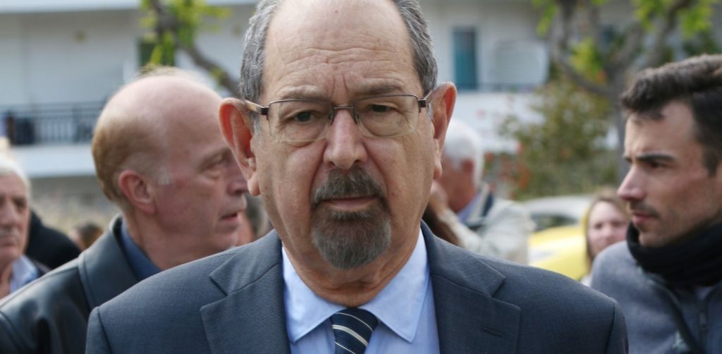 Το τελευταίο «αντίο» είπαν συγγενείς και φίλοι στον Τάκη Βουγιουκλάκη (φώτο)