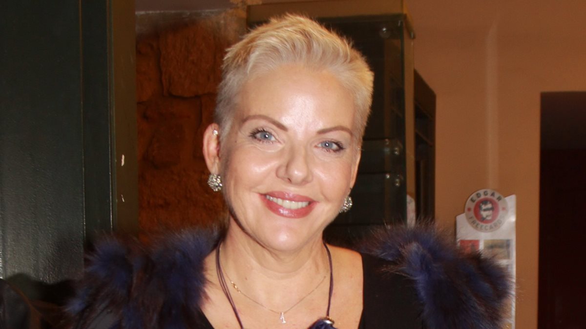 Νανά Παλαιτσάκη: Σε κρίσιμη κατάσταση στο νοσοκομείο μια ημέρα μετά τον εμβολιασμό της!